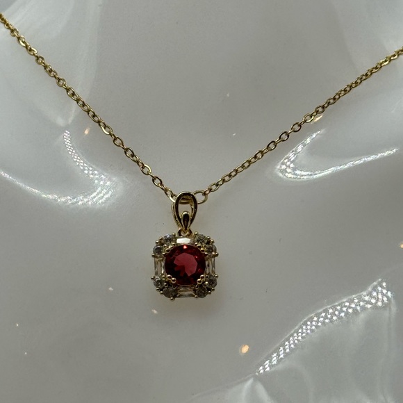 Stunning Pink 8mm Crystal made with Swarovski Crystals set in Gold Pendant - Picture 6 of 11